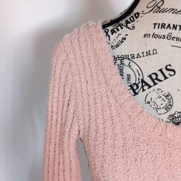 🌴2/$25🌴FOREVER 21 | Women's Light Pink Soft Fuzzy V-Neck Ribbed Sweater - Picture 2 of 5